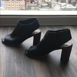 Steve Madden Nonstp Black Leather Open Toe Mules